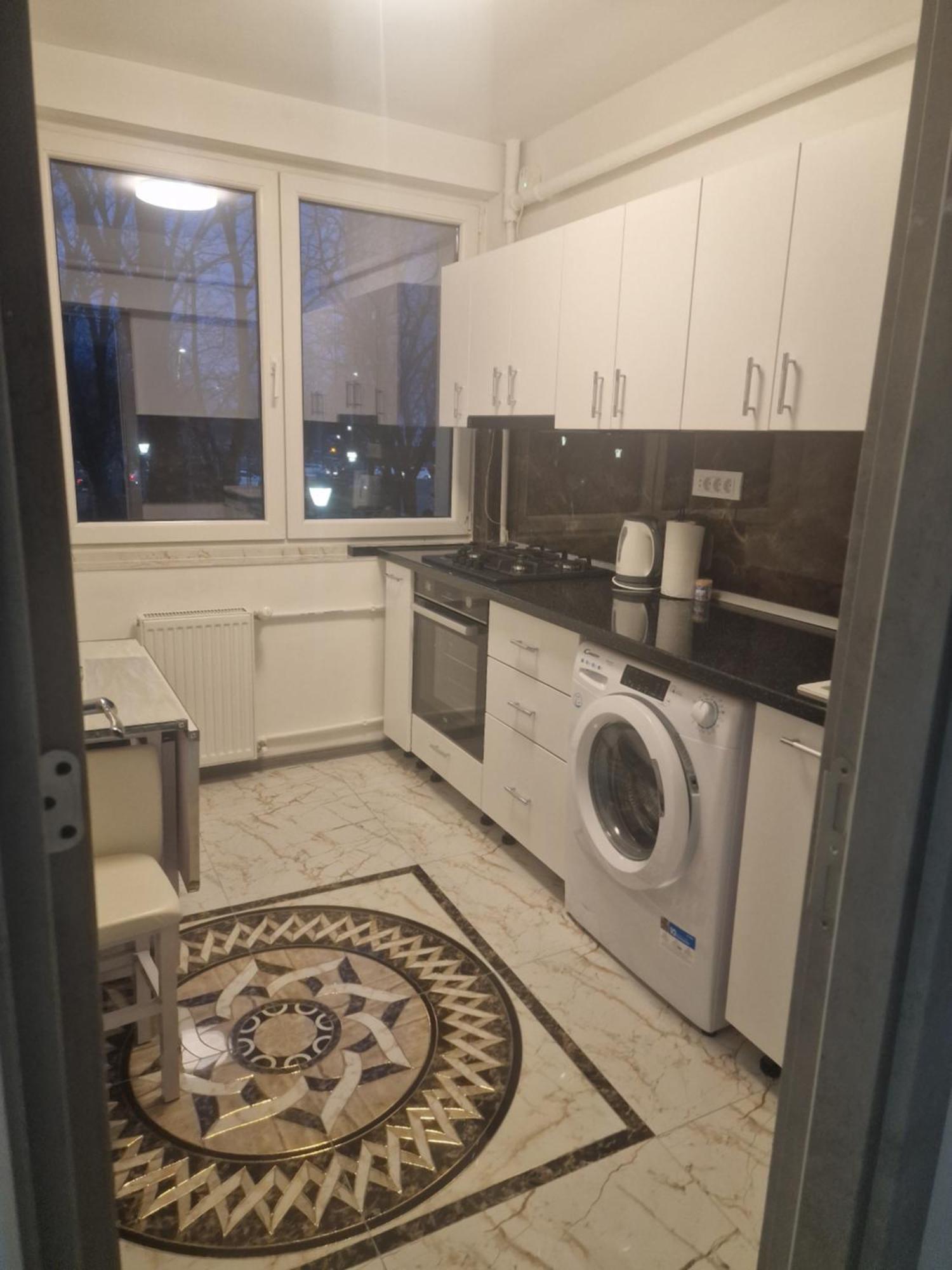 Ely's Deluxe Apartment *